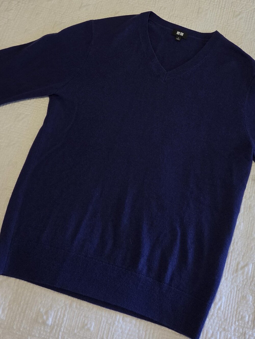 Uniqlo Cashmere V-neck Sweater, Size Small